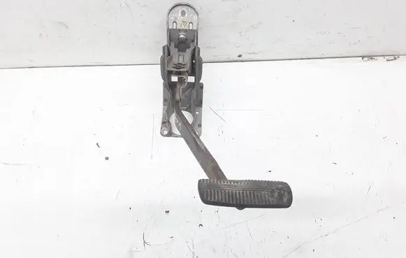 Nissan Pathfinder R51 Brake pedal 