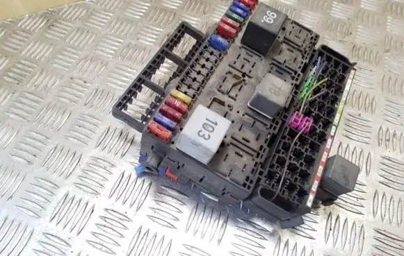 Volkswagen Transporter - Caravelle T4 Fuse module 357937039