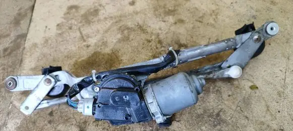 Toyota Auris 150 Front wiper linkage and motor 1593000831 5511002190