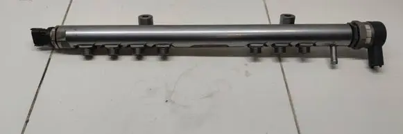 Volvo XC60 Fuel main line pipe 0445215025 30777759