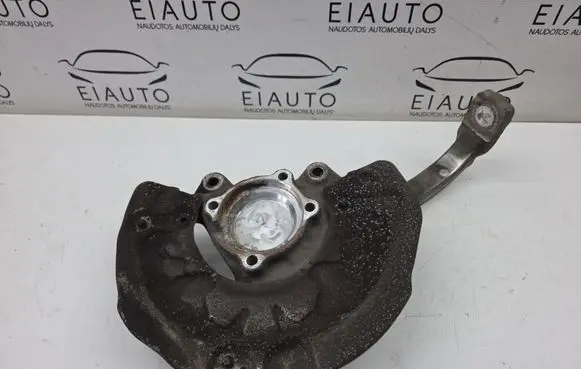 Mercedes-Benz C W205 Front wheel hub A0004213520
