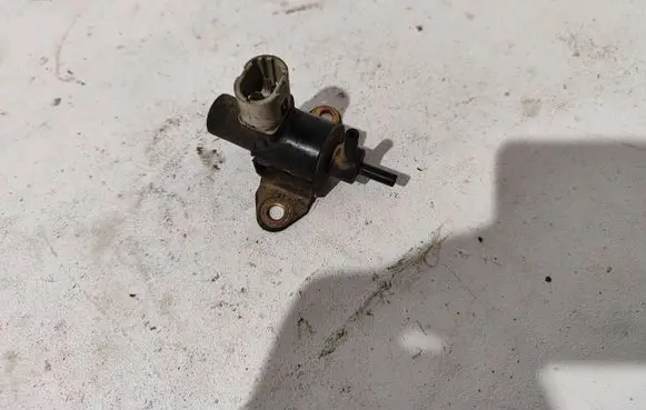 Volvo S40, V40 Turbo solenoid valve 7700275912