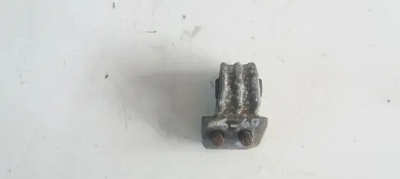 Volvo S60 Engine mount bracket
