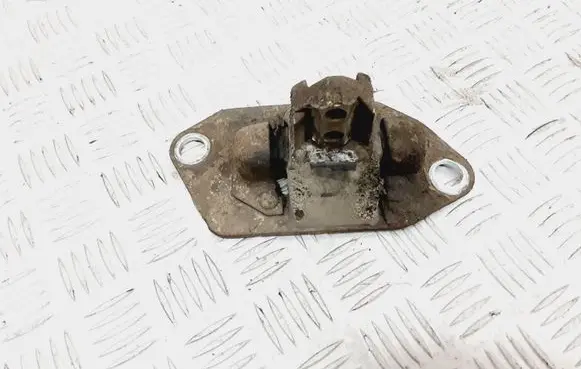 Volvo XC90 Engine mount bracket 30748811