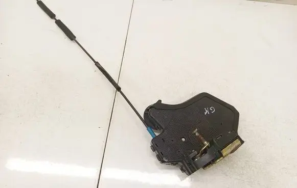 Toyota Avensis T250 Rear door lock 