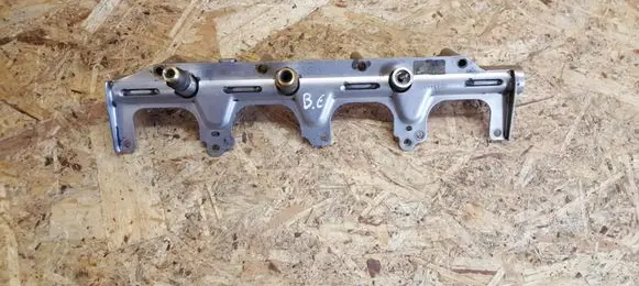 Volkswagen PASSAT B6 Fuel injector supply line/pipe 06F133317