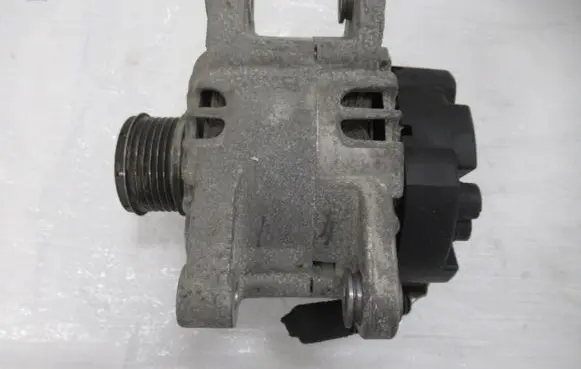 Citroen C4 Cactus Generator/alternator 9810971880
