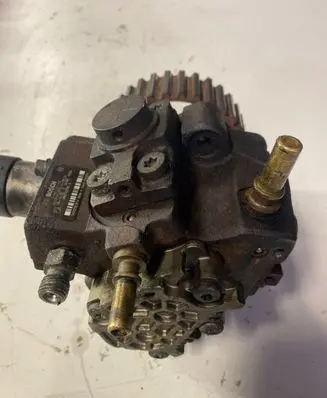 Ford Focus C-MAX Fuel injection high pressure pump PSA0445010102 CR0P1H3R701078125