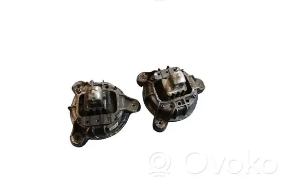 BMW 5 F10 F11 Engine mount bracket F045008922 678026301