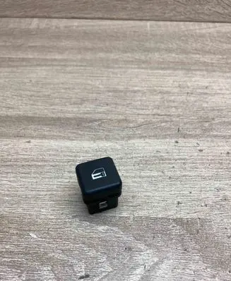 BMW 5 E39 Central locking switch button 8360828