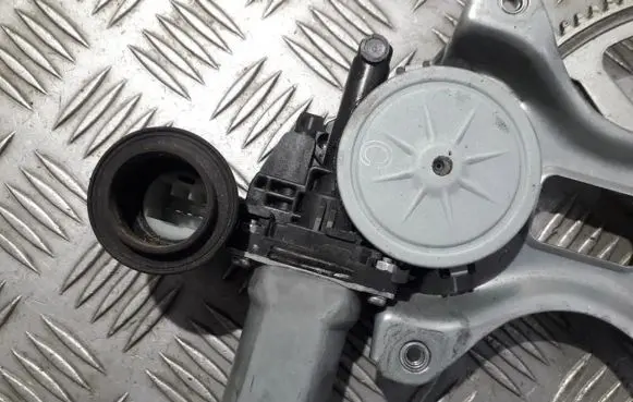 Toyota RAV 4 (XA30) Front door window regulator motor 8572035140 262100-2340