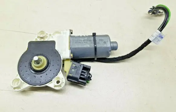 Mercedes-Benz E W211 Front door window regulator motor 0130821971