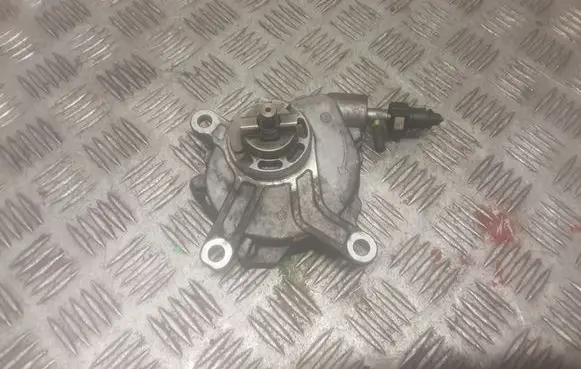 Toyota Avensis T250 Vacuum pump 17070751