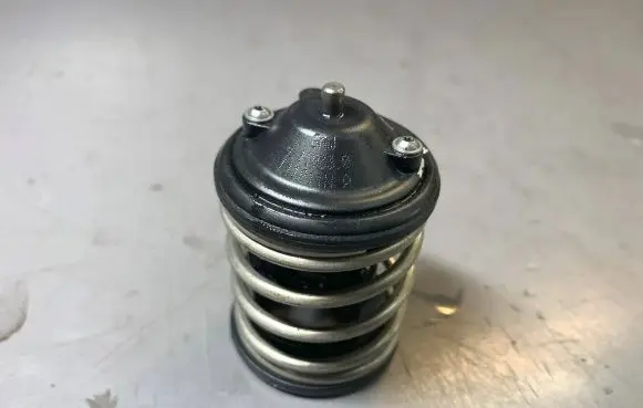 BMW 5 F10 F11 Thermostat 11518512234 8512234