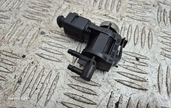 Vacuum valve