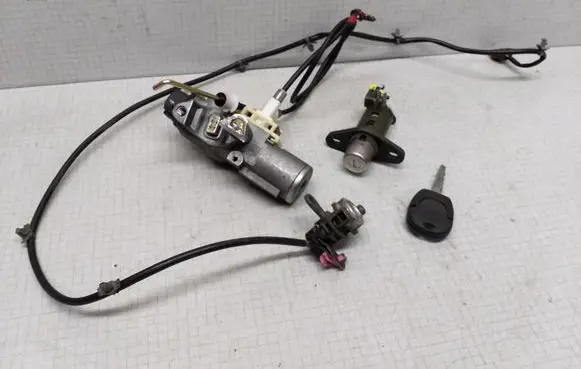 Nissan Almera N16 Engine ECU kit and lock set 8156AT 8157MT