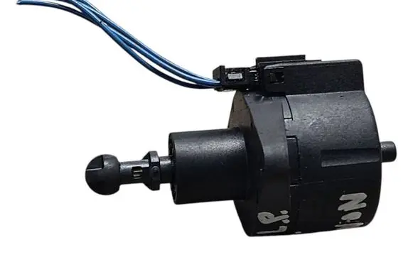 Audi A6 S6 C5 4B Headlight level adjustment motor 73485703 N270R