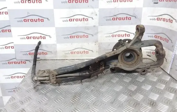Volkswagen Touareg I Front wheel hub spindle knuckle 7L0407258A GJS40015