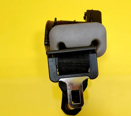 Chrysler Neon I Rear seatbelt 0423048