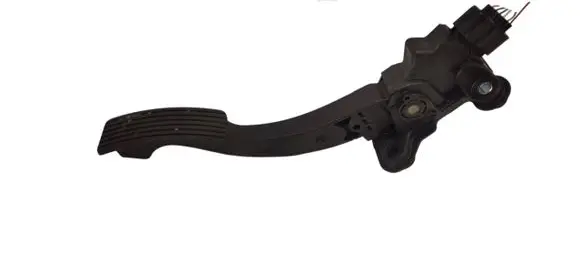 Accelerator throttle pedal