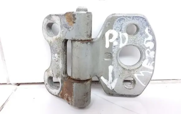Mercedes-Benz E W210 Front door lower hinge 