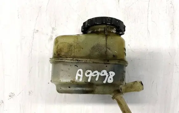 Toyota Avensis T250 Power steering fluid tank/reservoir
