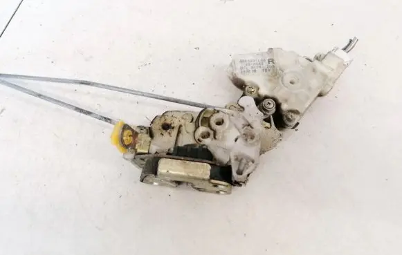 Nissan Terrano Front door lock 8055291L66 89-A543