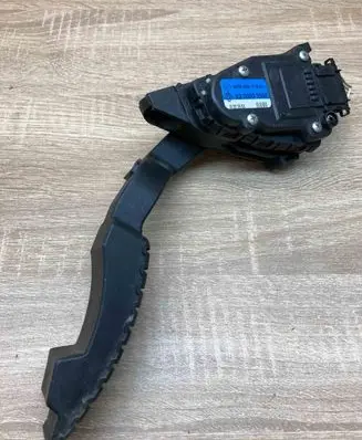Renault Laguna II Accelerator throttle pedal 8200003392 6PV008119Used WithPlug