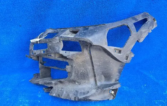 BMW 1 F40 Front bumper mounting bracket 8070937