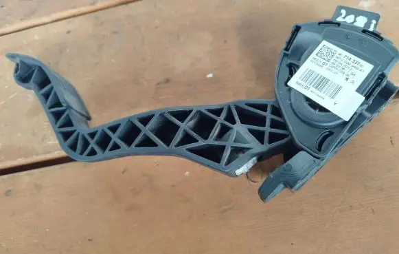 Peugeot 208 Accelerator throttle pedal 9671433780
