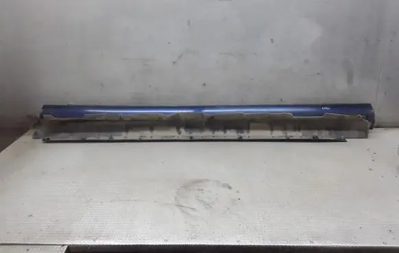 Toyota Avensis T250 Sill