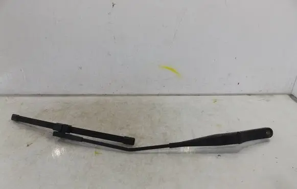 Front wiper blade arm