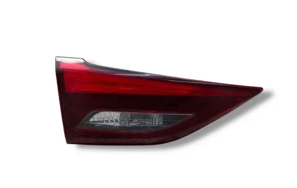 Tailgate rear/tail lights