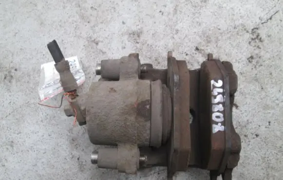 Volkswagen Golf IV Front brake caliper