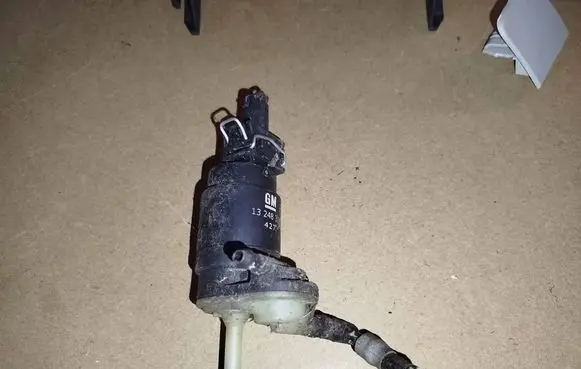 Opel Astra G Windscreen/windshield washer pump 13248320