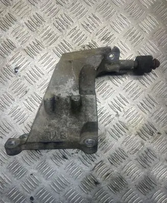 Engine mounting bracket