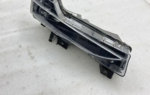 Tesla Model Y Front fog light 150793300C 0C24301402 06102023