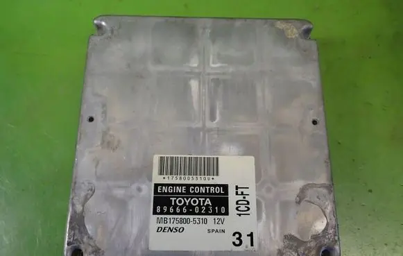 Toyota Corolla E120 E130 Engine control unit/module ECU 89666-02310