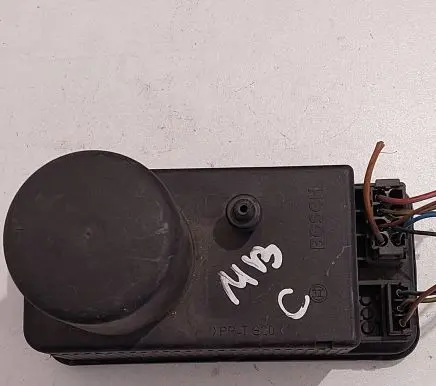 Mercedes-Benz C W202 Central locking vacuum pump 2028001648 0132006349