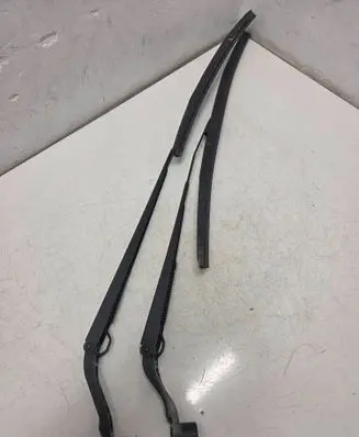 Nissan X-Trail T32 Front wiper blade arm K8458