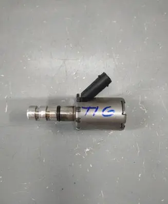 Volkswagen PASSAT B8 Oil pressure sensor 04L906455B