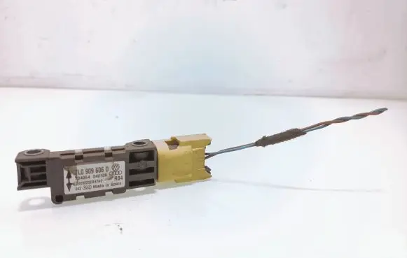 Volkswagen PASSAT B6 Airbag deployment crash/impact sensor 7L0909606D 0232Z2CB47A2