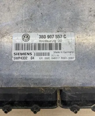 Volkswagen PASSAT B5 Engine control unit/module 3B0907557C 5WP4332