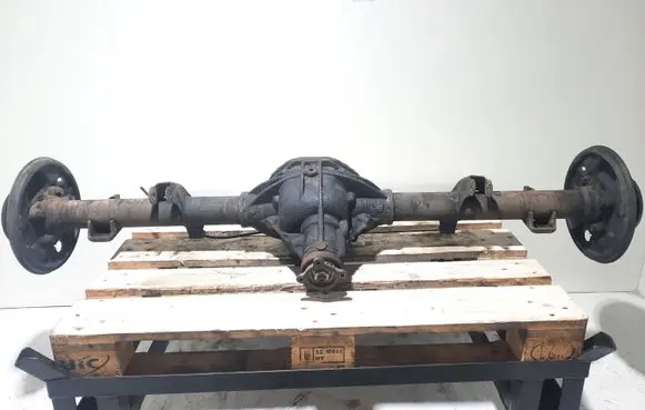 Volkswagen Amarok Rear axle beam with reductor 