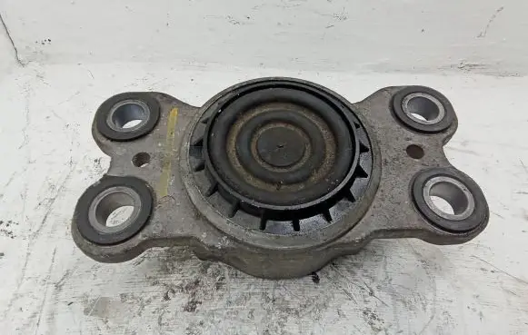 Volvo V70 Engine mount bracket 31262710 G2458210