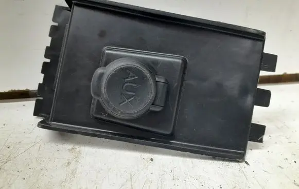 Citroen C5 AUX in-socket connector 9960061051