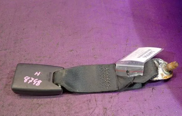 Nissan Versa Front seatbelt buckle