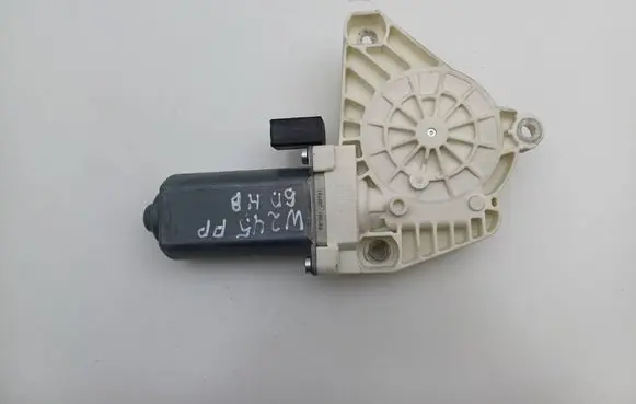 Mercedes-Benz B W245 Front door window regulator motor A1698204242