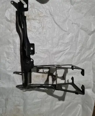 Headlight/headlamp mounting bracket
