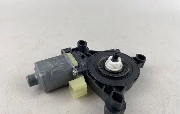 Volkswagen Golf VIII Front door window regulator motor 5Q0959802A